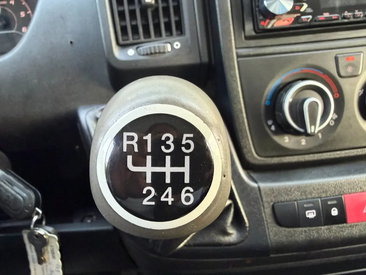 333 * Euro 6 * Laadbak * Laadkraan * Airco * Trekhaak *
