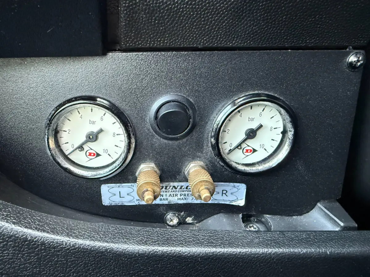333 * Euro 6 * Laadbak * Laadkraan * Airco * Trekhaak *