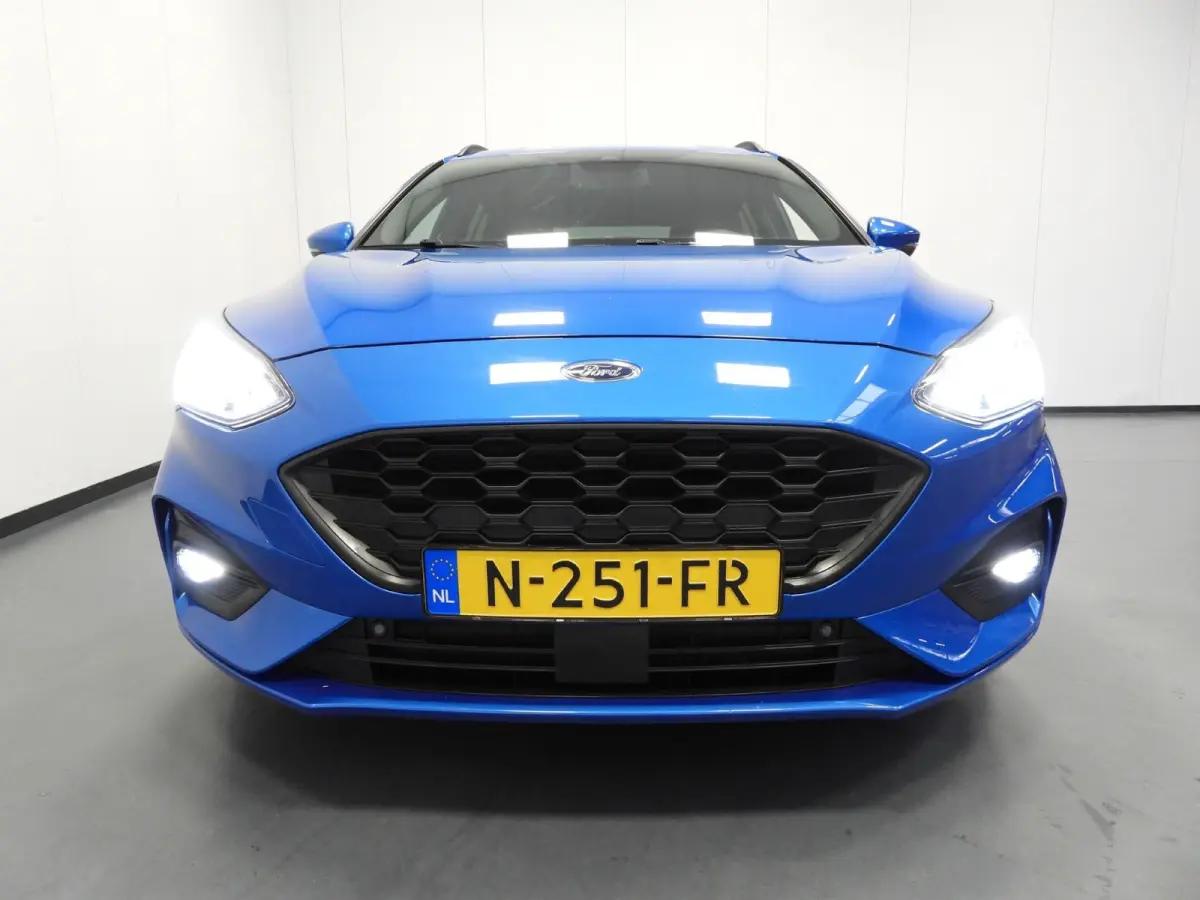 1.0 EcoBoost Hybrid ST Line Business NAVI/CAMERA/WINTERPACK/LED/17"LMV!