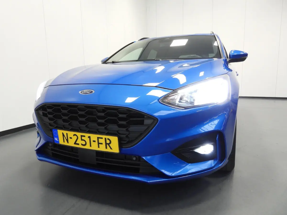 1.0 EcoBoost Hybrid ST Line Business NAVI/CAMERA/WINTERPACK/LED/17"LMV!