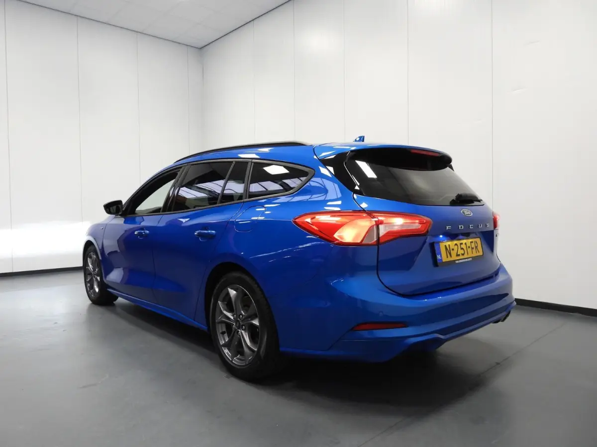 1.0 EcoBoost Hybrid ST Line Business NAVI/CAMERA/WINTERPACK/LED/17"LMV!
