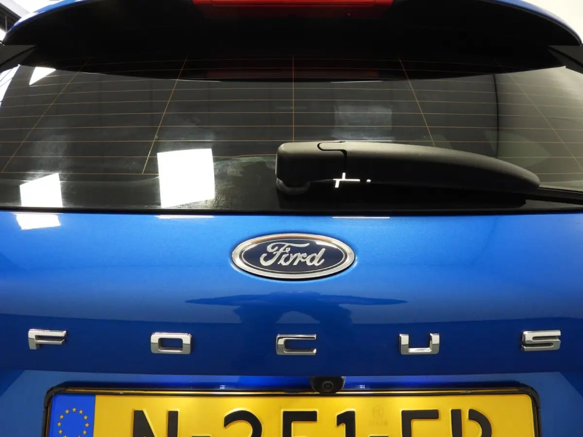 1.0 EcoBoost Hybrid ST Line Business NAVI/CAMERA/WINTERPACK/LED/17"LMV!