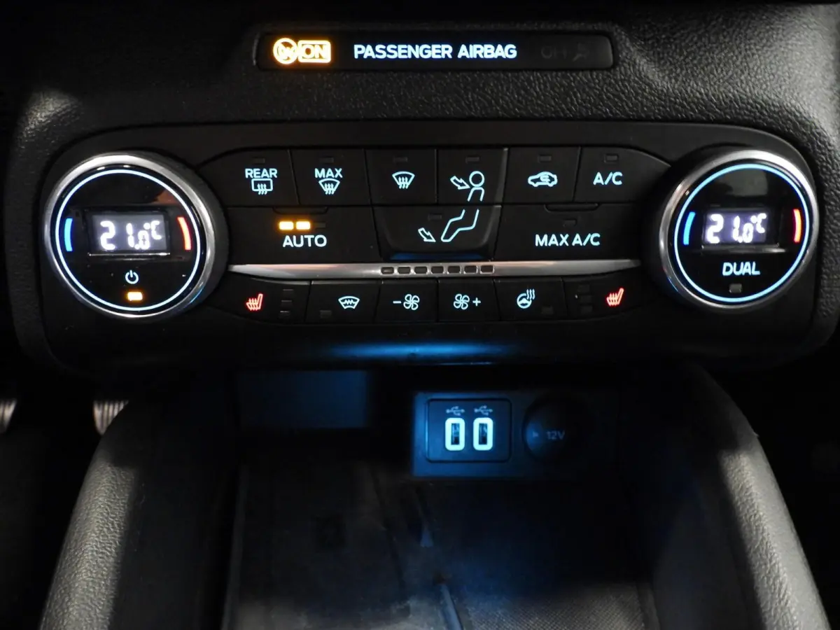 1.0 EcoBoost Hybrid ST Line Business NAVI/CAMERA/WINTERPACK/LED/17"LMV!