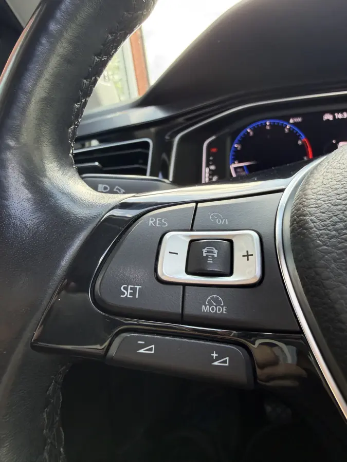Polo. 1.0 TSI Highline Business R | PANO | BEATS | CAMERA | FULL LED | CARPLAY | NAVI |