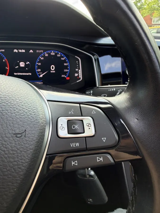 Polo. 1.0 TSI Highline Business R | PANO | BEATS | CAMERA | FULL LED | CARPLAY | NAVI |