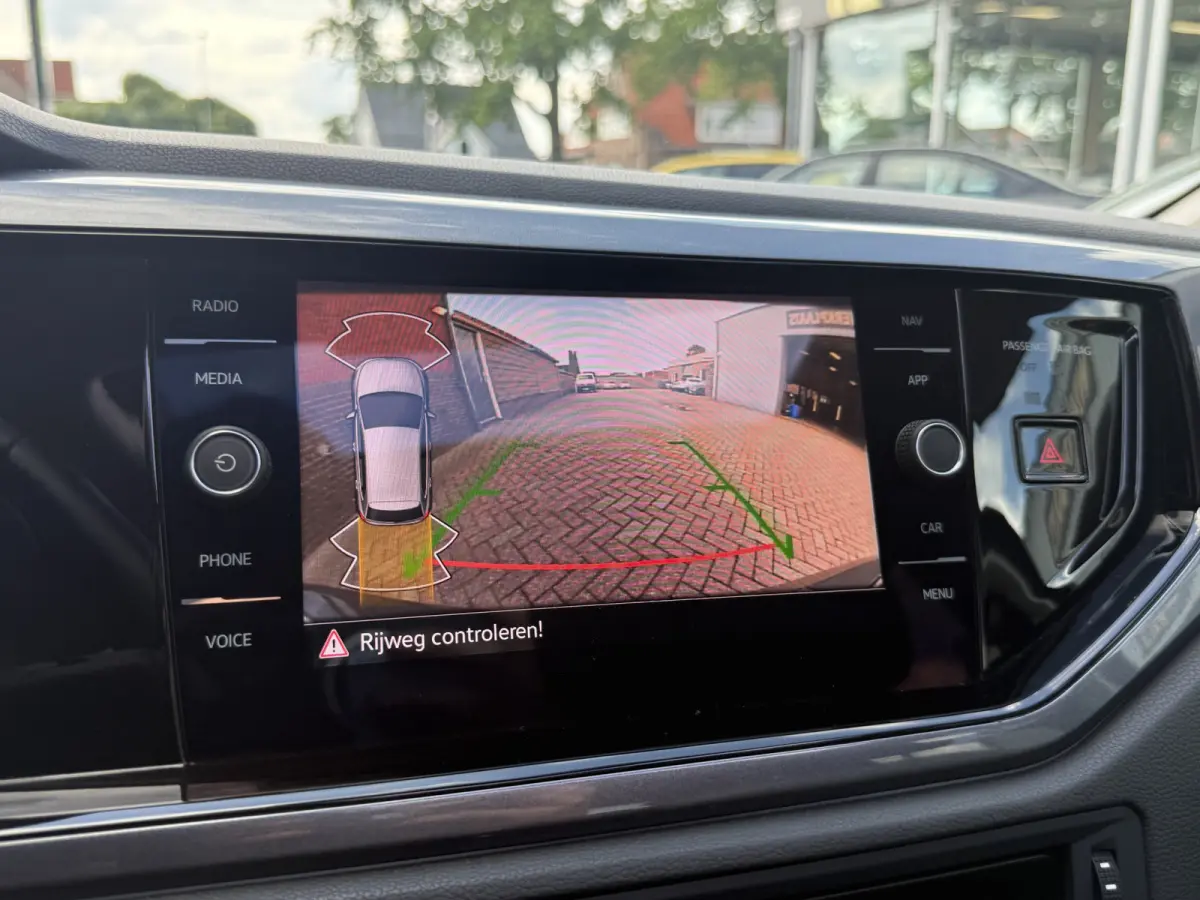 Polo. 1.0 TSI Highline Business R | PANO | BEATS | CAMERA | FULL LED | CARPLAY | NAVI |