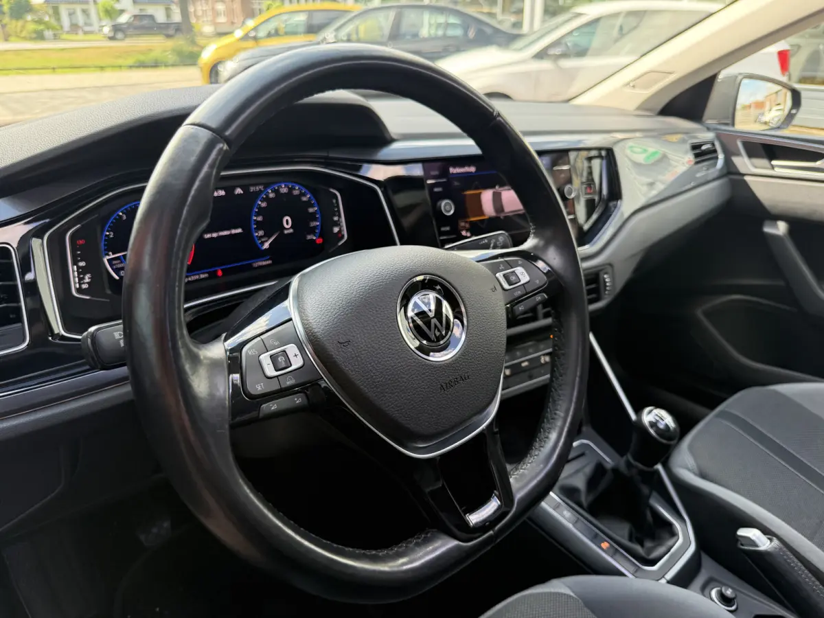 Polo. 1.0 TSI Highline Business R | PANO | BEATS | CAMERA | FULL LED | CARPLAY | NAVI |