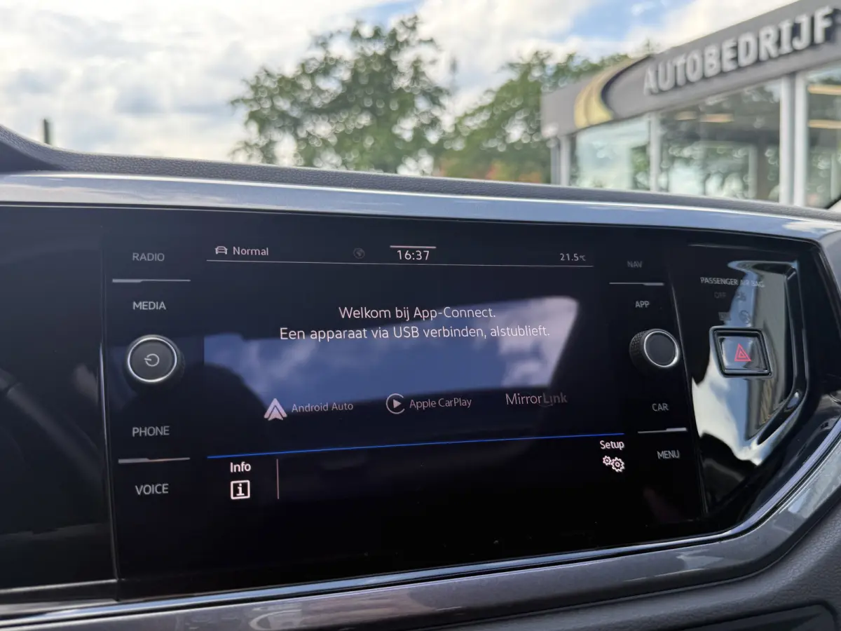 Polo. 1.0 TSI Highline Business R | PANO | BEATS | CAMERA | FULL LED | CARPLAY | NAVI |