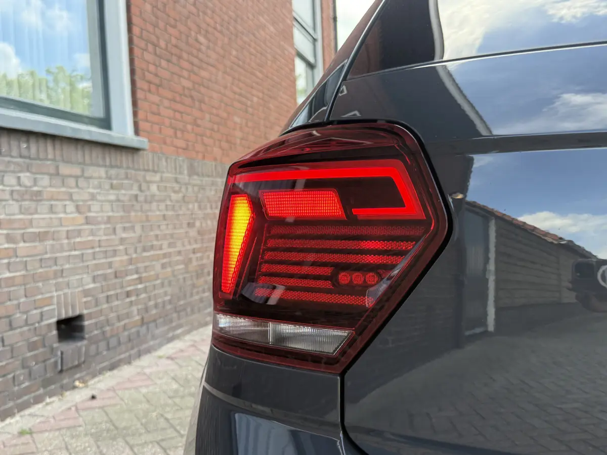 Polo. 1.0 TSI Highline Business R | PANO | BEATS | CAMERA | FULL LED | CARPLAY | NAVI |