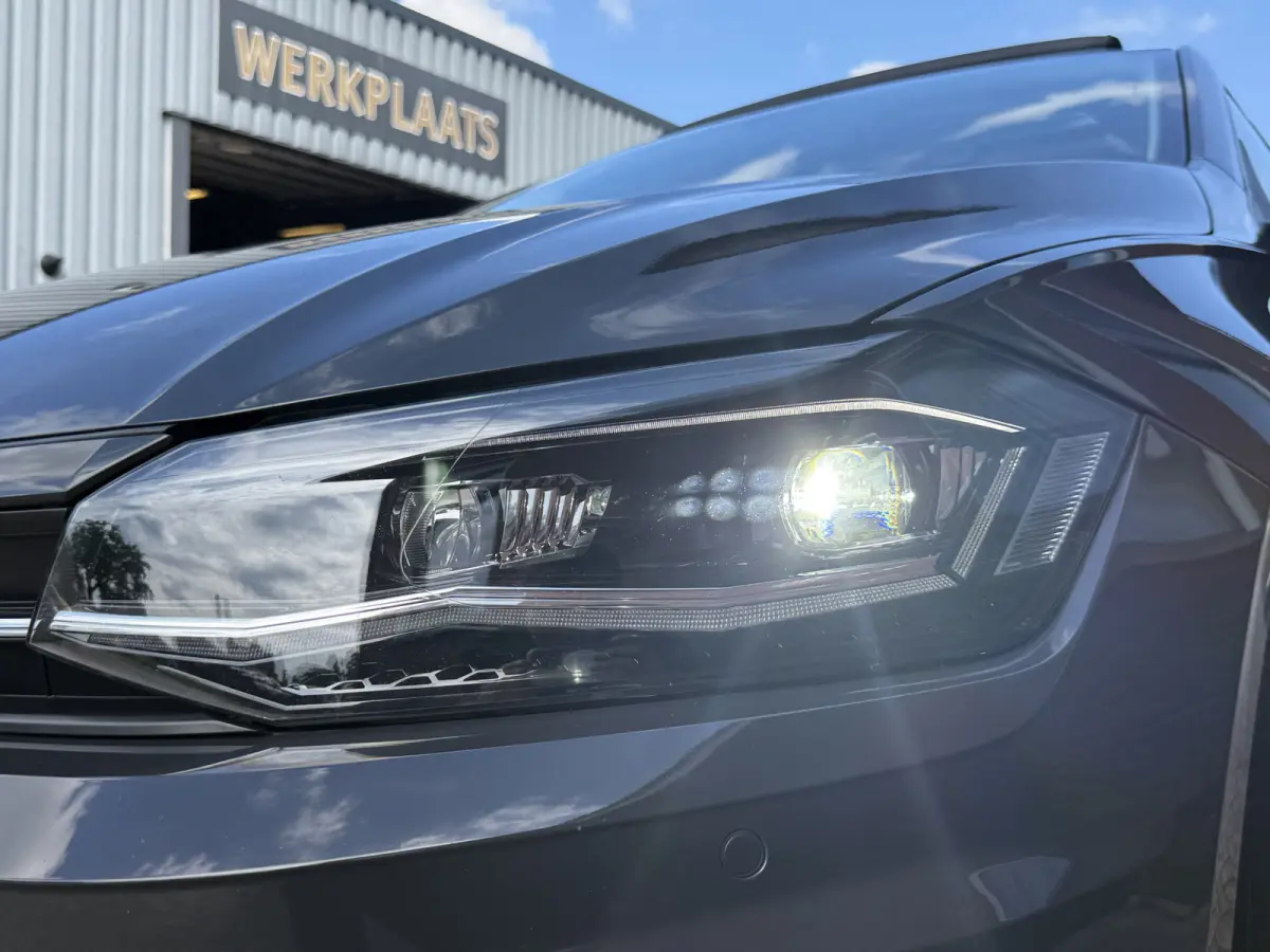 Polo. 1.0 TSI Highline Business R | PANO | BEATS | CAMERA | FULL LED | CARPLAY | NAVI |
