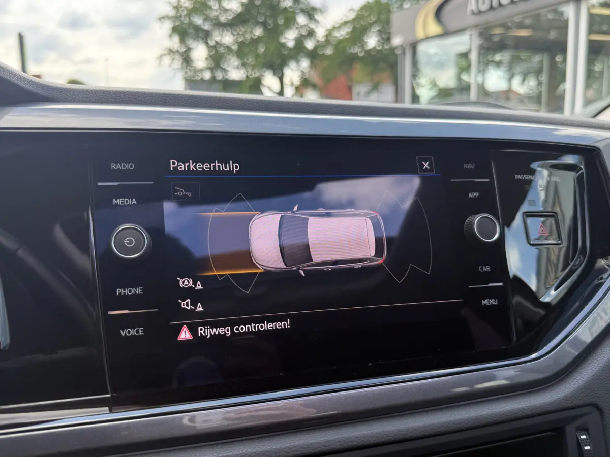 Polo. 1.0 TSI Highline Business R | PANO | BEATS | CAMERA | FULL LED | CARPLAY | NAVI |