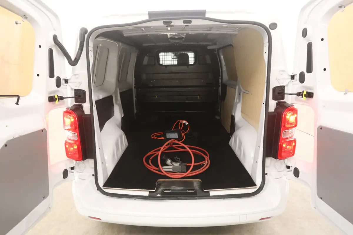 Electric 75 kWh L2H1 Range | Snelladen | SOH 93% | Airco | Cruise | Camera | Carplay | 3 Zits | Navi