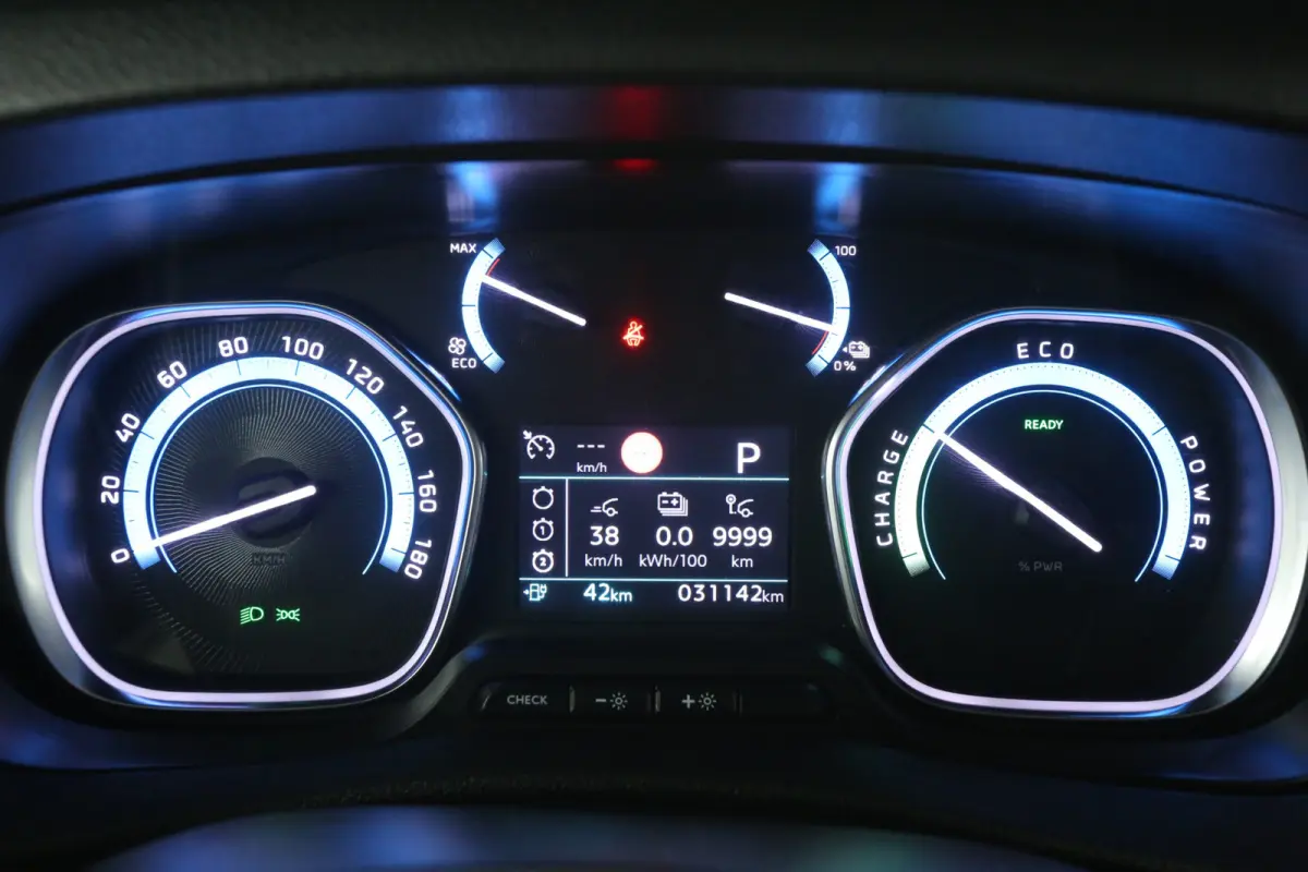 Electric 75 kWh L2H1 Range | Snelladen | SOH 93% | Airco | Cruise | Camera | Carplay | 3 Zits | Navi