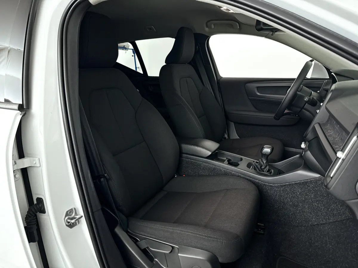T2 Momentum Core | Park assist | Cruise control | Navigatie