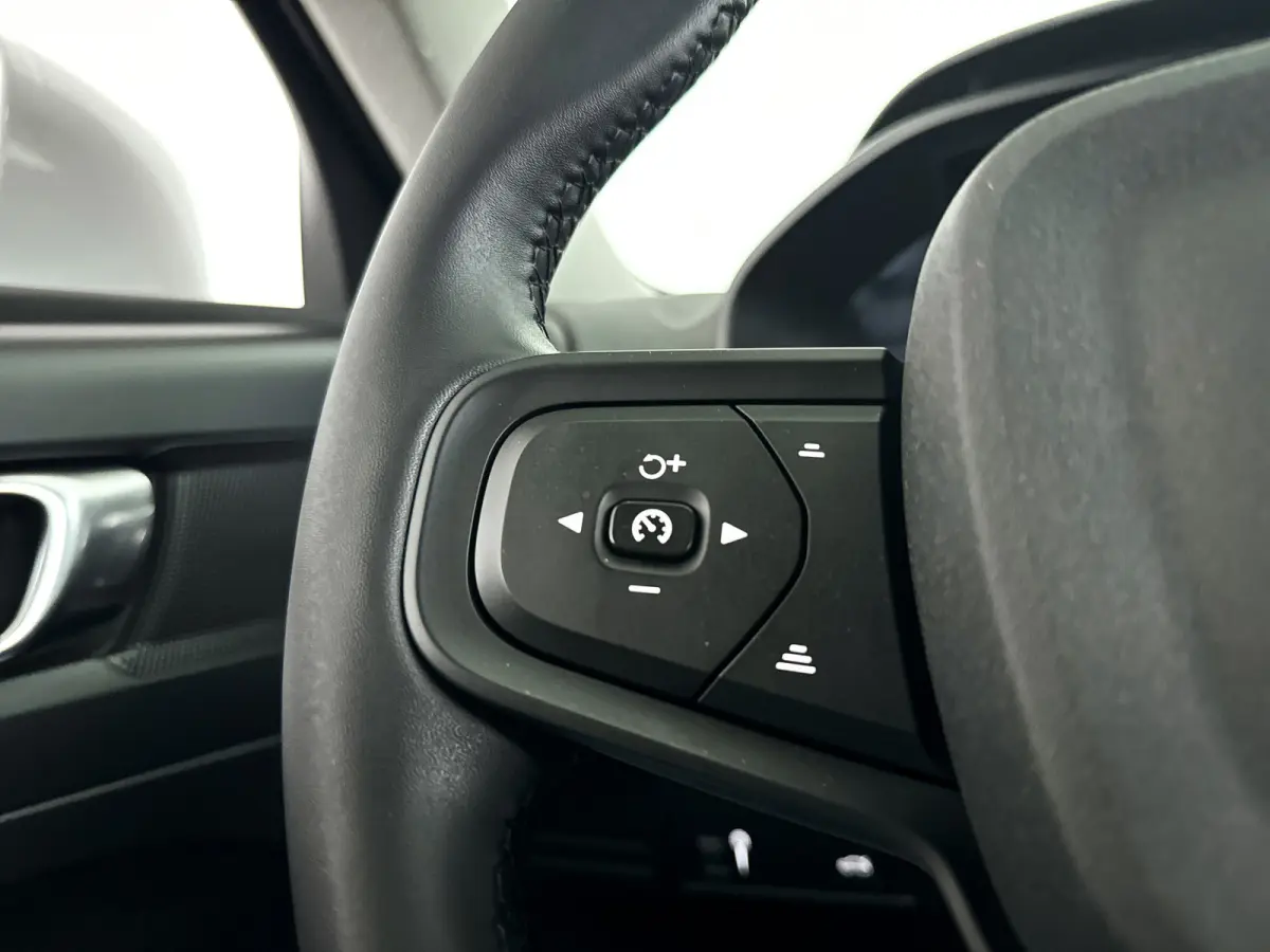 T2 Momentum Core | Park assist | Cruise control | Navigatie