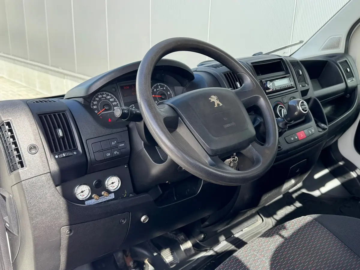 333 * Euro 6 * Pick-up * Airco * Bijrijdersbank * Open laadbak *