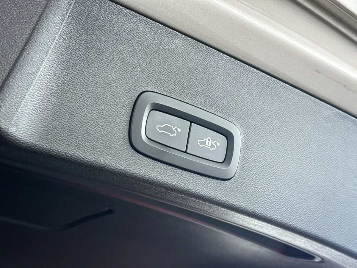 T4 Plug-in hybrid Ultimate Dark | Panoramadak | Parkeercamera | Harman Kardon | Stoel- en stuurverwarming