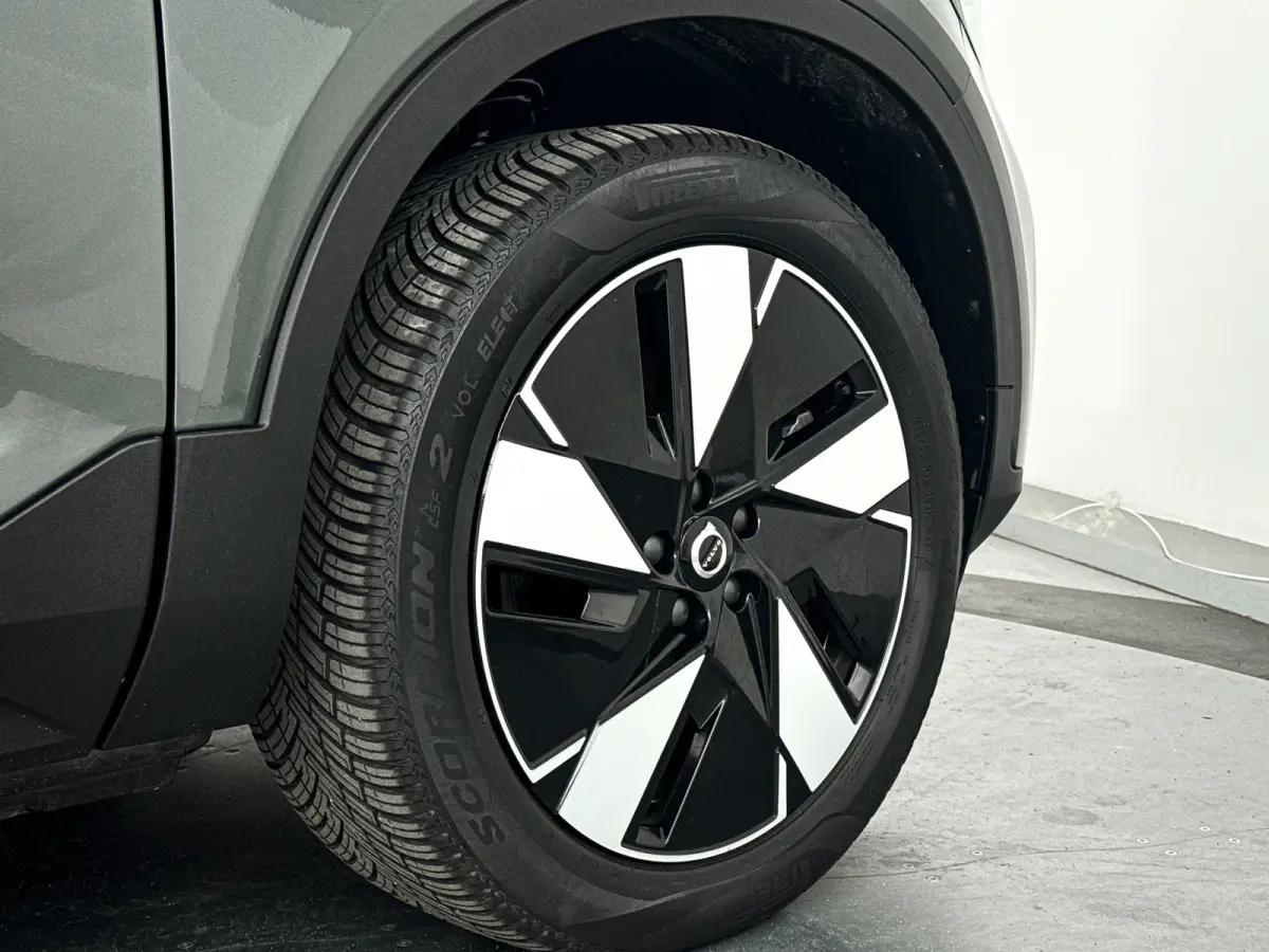 Single Motor Extended Range Plus 82 kWh | Parkeercamera | Harman Kardon | Stoel- en stuurverwarming | Trekhaak