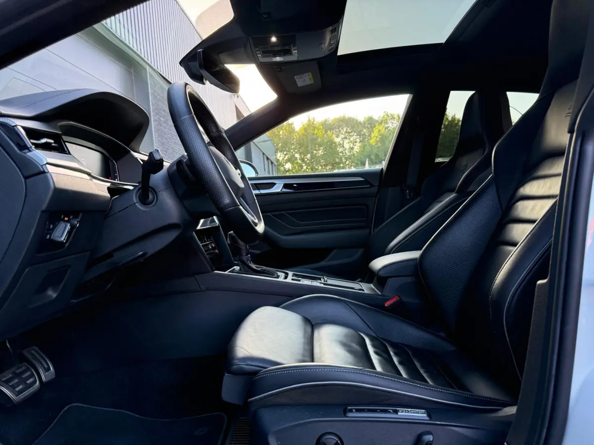 2.0 TDI R-Line Business+ | 1E EIGENAAR | 3/6/12MND GARANTIE | AUTOMAAT | PANO | ACC | LED | STANDKACHEL | DAB | CARPLAY | LEDER | MEMORY