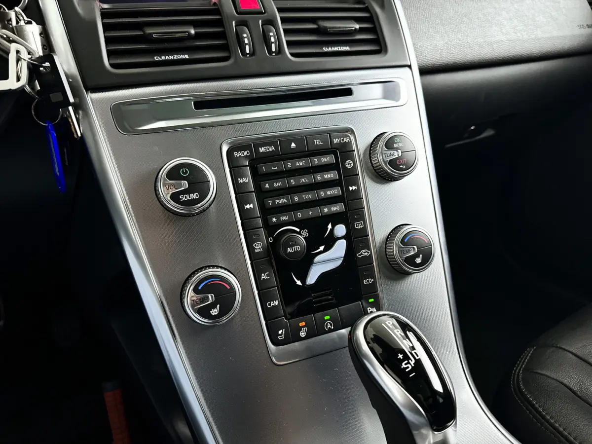 2.0 T5 FWD Polar+ | Panoramadak | Parkeercamera | Stoelverwarming
