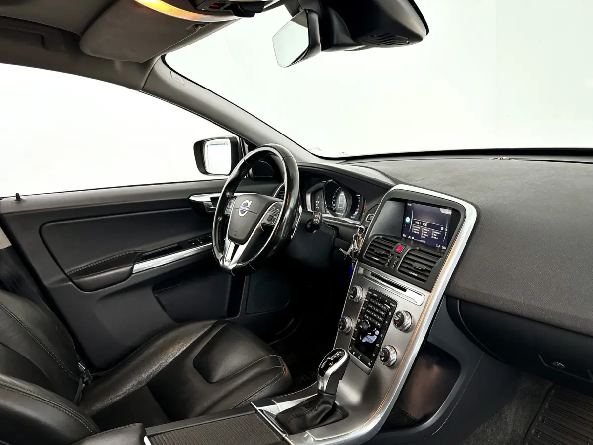 2.0 T5 FWD Polar+ | Panoramadak | Parkeercamera | Stoelverwarming