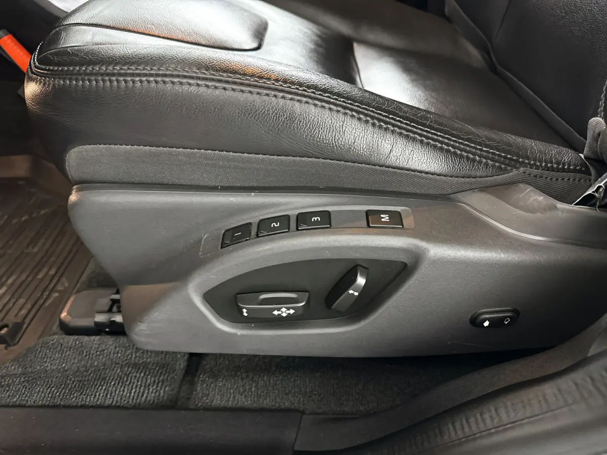 2.0 T5 FWD Polar+ | Panoramadak | Parkeercamera | Stoelverwarming