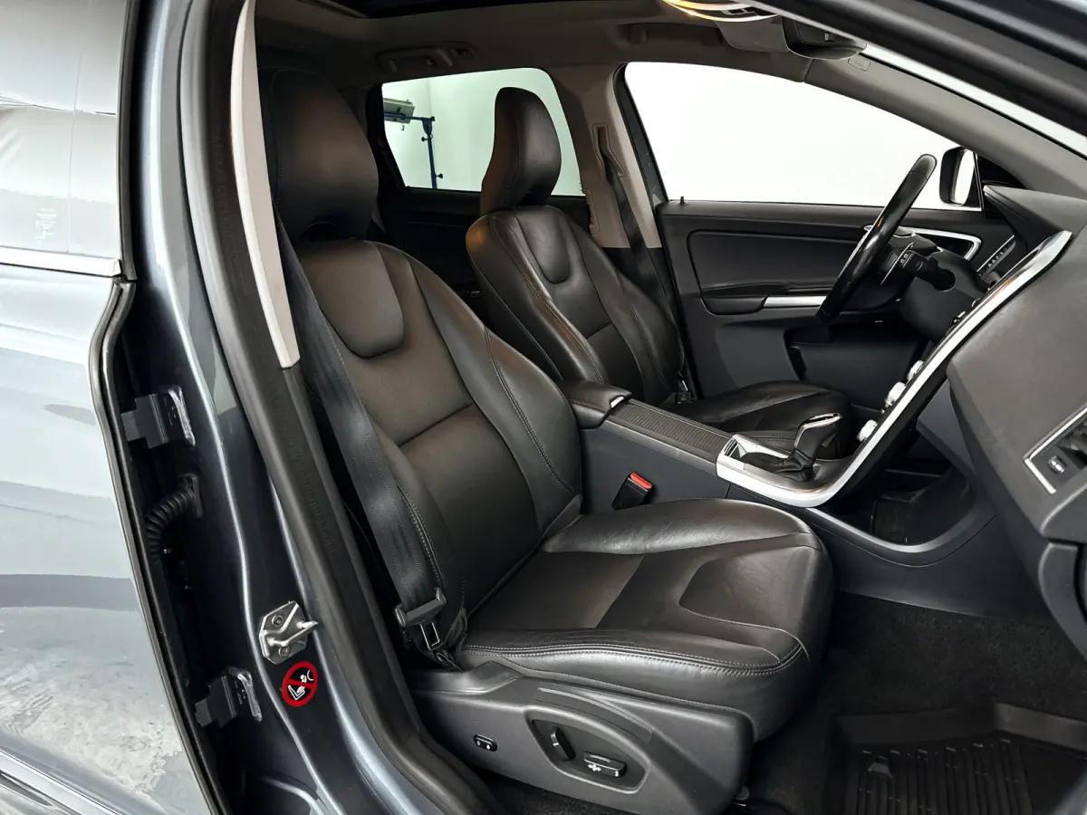 2.0 T5 FWD Polar+ | Panoramadak | Parkeercamera | Stoelverwarming