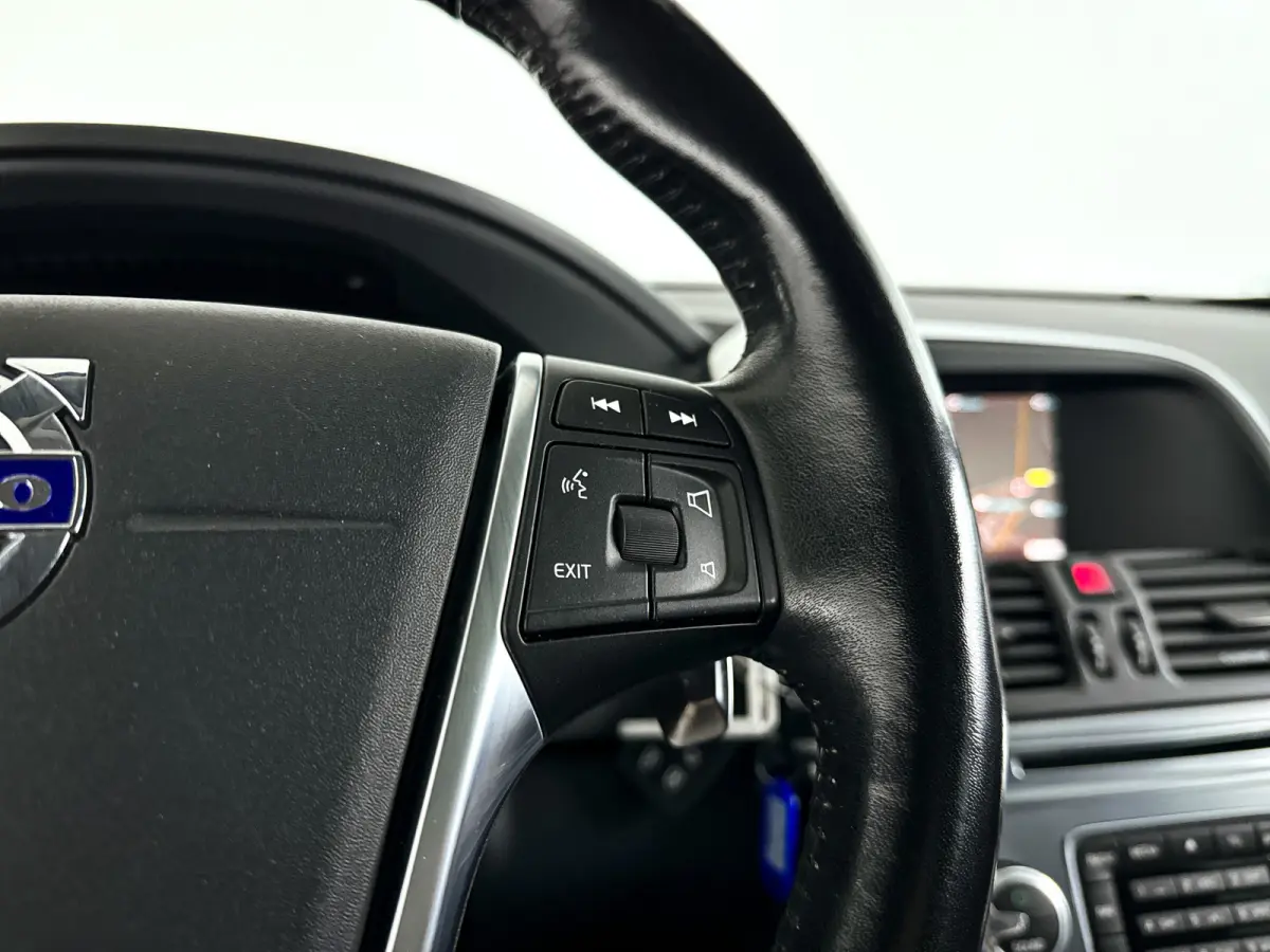 2.0 T5 FWD Polar+ | Panoramadak | Parkeercamera | Stoelverwarming