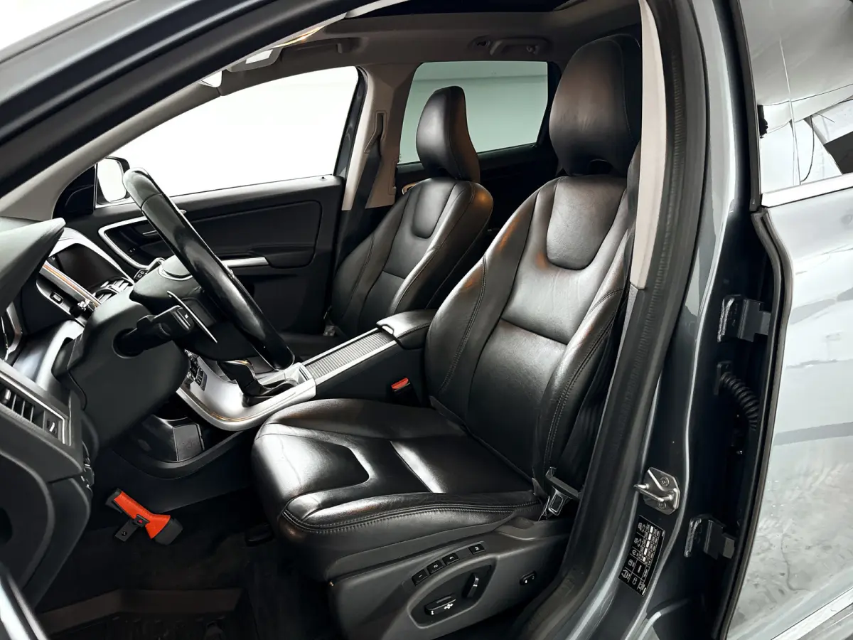 2.0 T5 FWD Polar+ | Panoramadak | Parkeercamera | Stoelverwarming