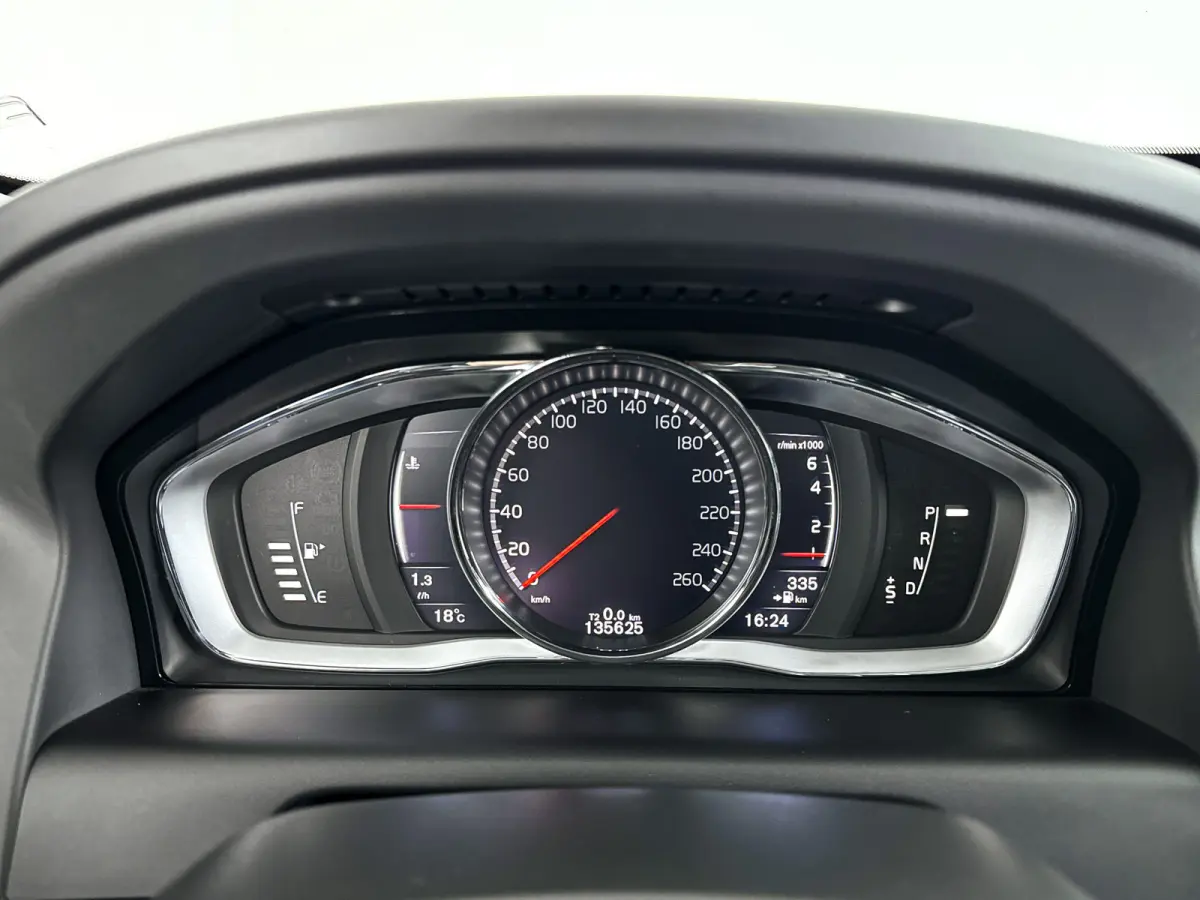 2.0 T5 FWD Polar+ | Panoramadak | Parkeercamera | Stoelverwarming