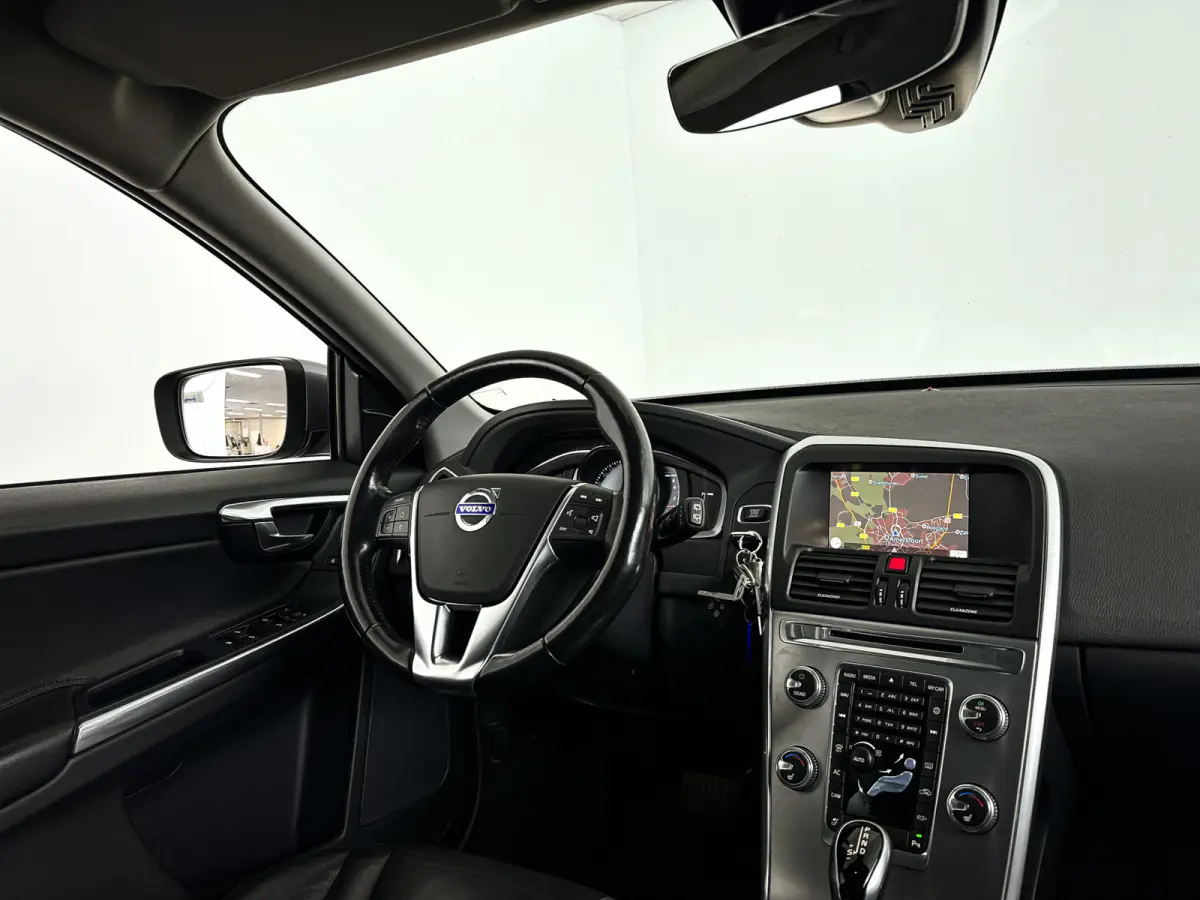 2.0 T5 FWD Polar+ | Panoramadak | Parkeercamera | Stoelverwarming