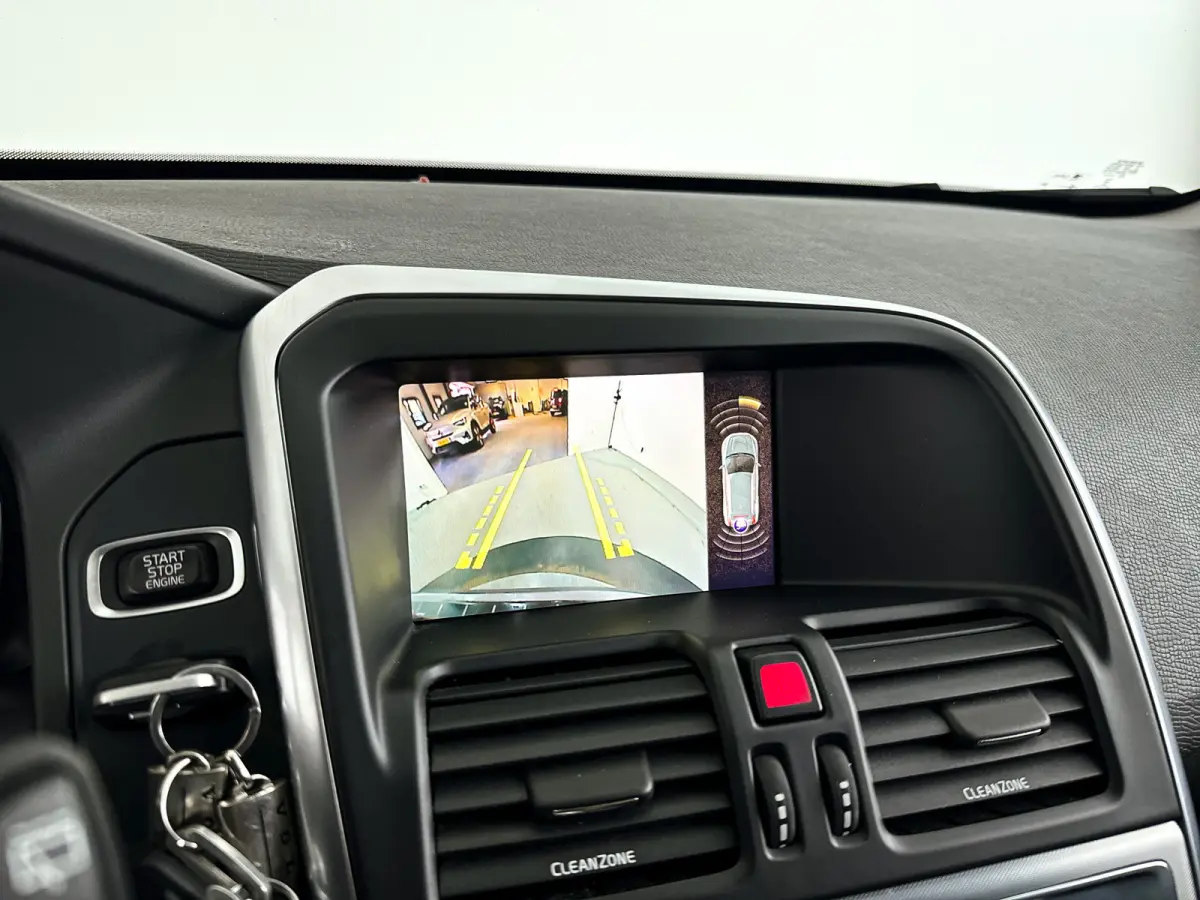 2.0 T5 FWD Polar+ | Panoramadak | Parkeercamera | Stoelverwarming