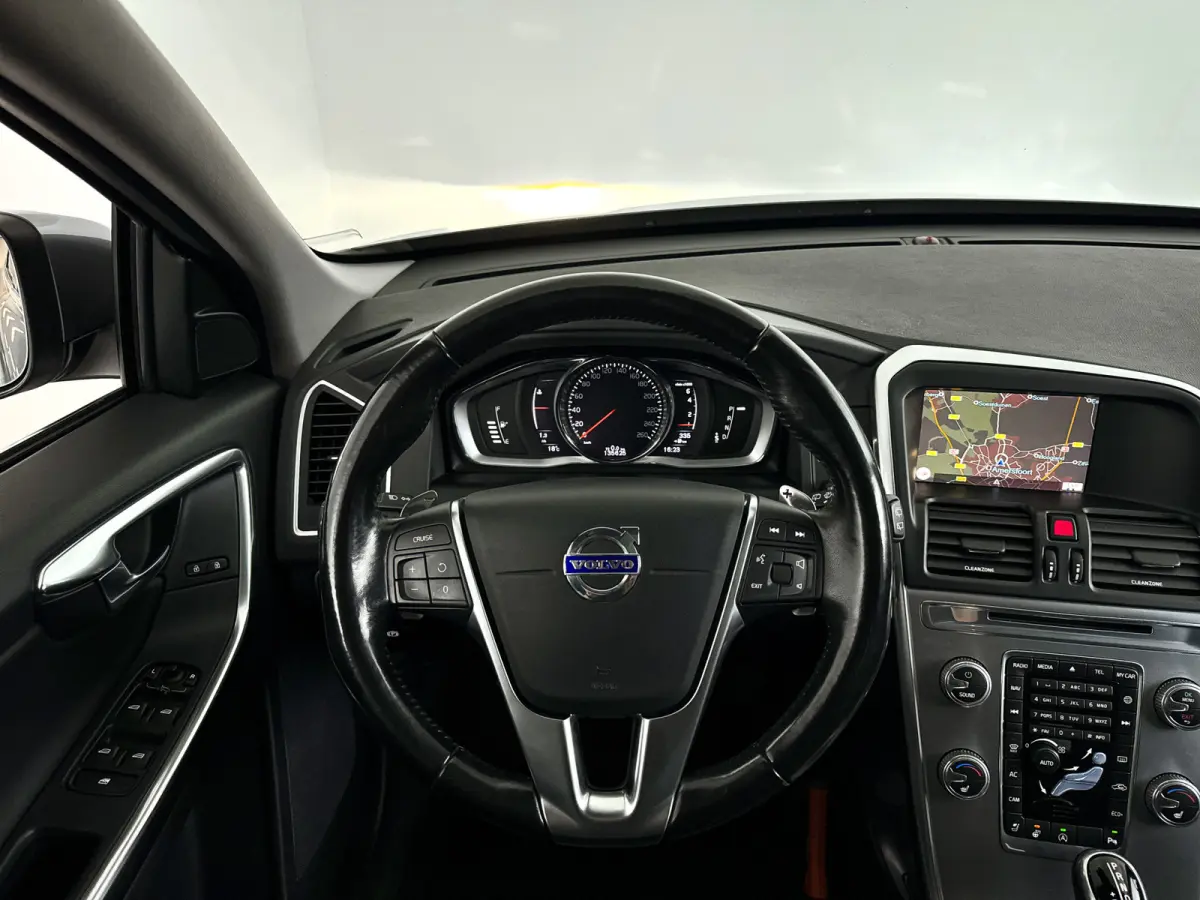 2.0 T5 FWD Polar+ | Panoramadak | Parkeercamera | Stoelverwarming