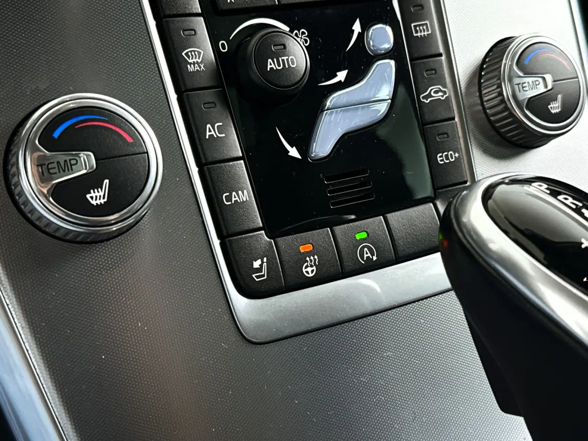 2.0 T5 FWD Polar+ | Panoramadak | Parkeercamera | Stoelverwarming