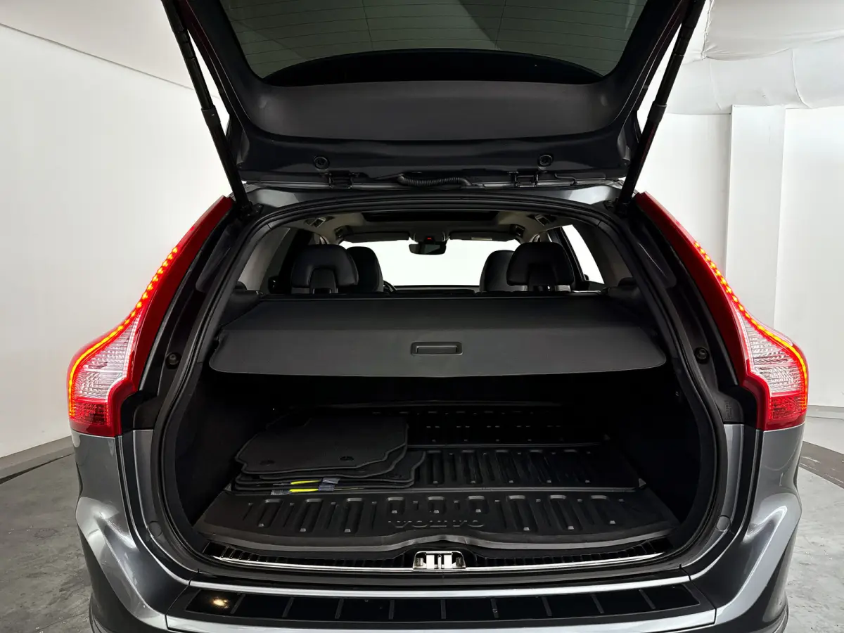 2.0 T5 FWD Polar+ | Panoramadak | Parkeercamera | Stoelverwarming