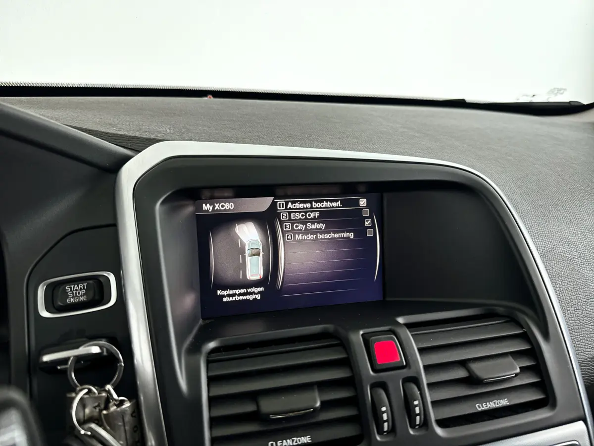2.0 T5 FWD Polar+ | Panoramadak | Parkeercamera | Stoelverwarming