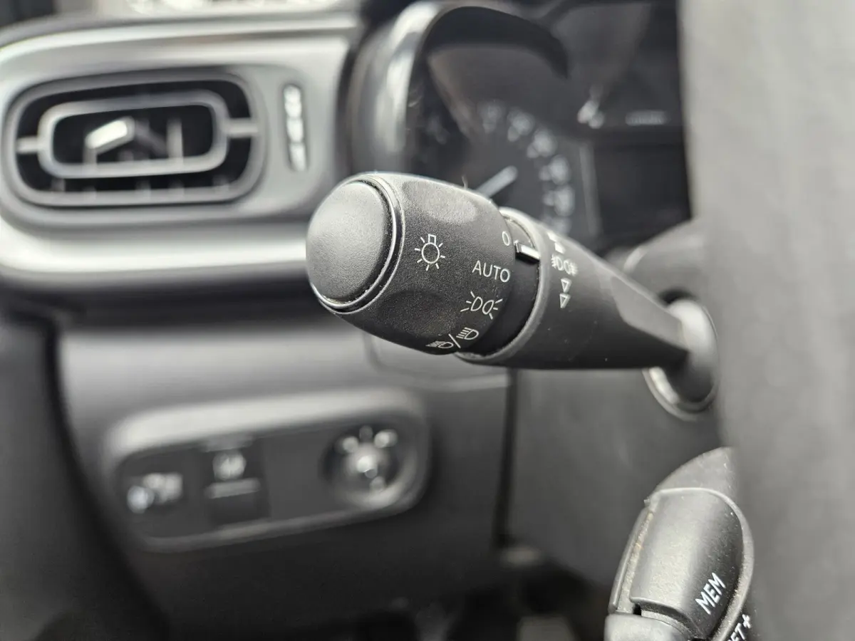 1.2 PureTech S&S Feel Edition Carplay! Trekhaak! Airco! Cruise Control! Leuke/Nette Auto! Dealer Onderhouden!