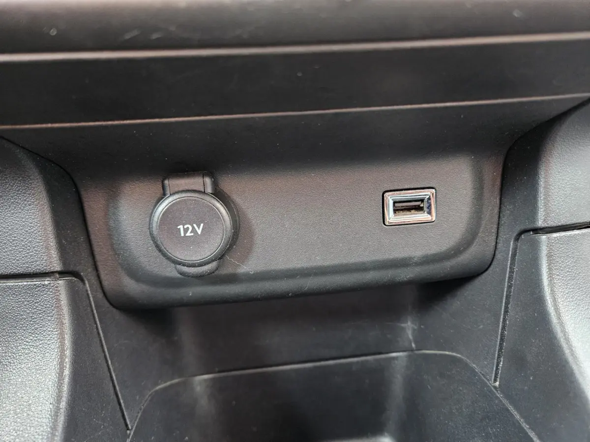 1.2 PureTech S&S Feel Edition Carplay! Trekhaak! Airco! Cruise Control! Leuke/Nette Auto! Dealer Onderhouden!