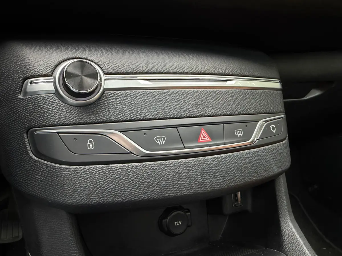 1.2 PureTech Blue Lease Premium | Cruise control + NAP + Leder Nu € 7.950,- !!!
