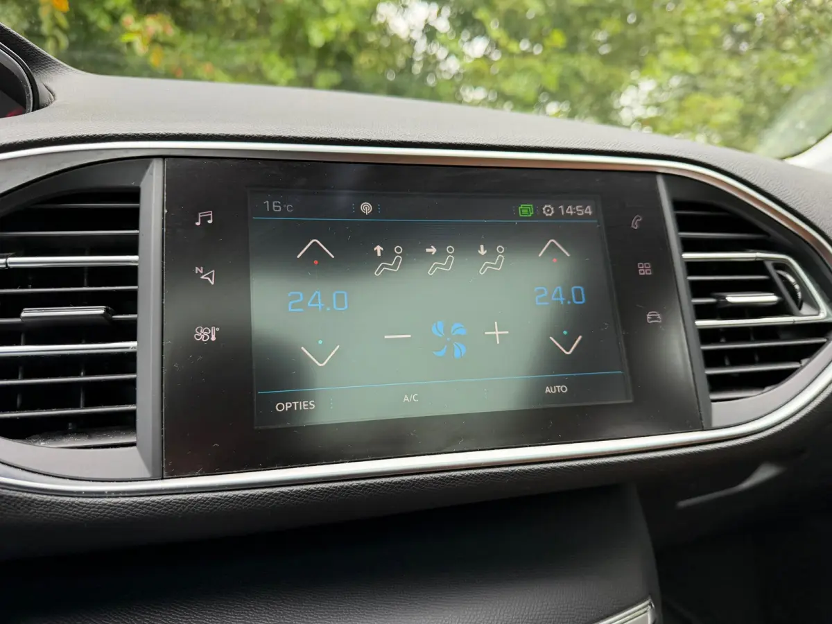 1.2 PureTech Blue Lease Premium | Cruise control + NAP + Leder Nu € 7.950,- !!!