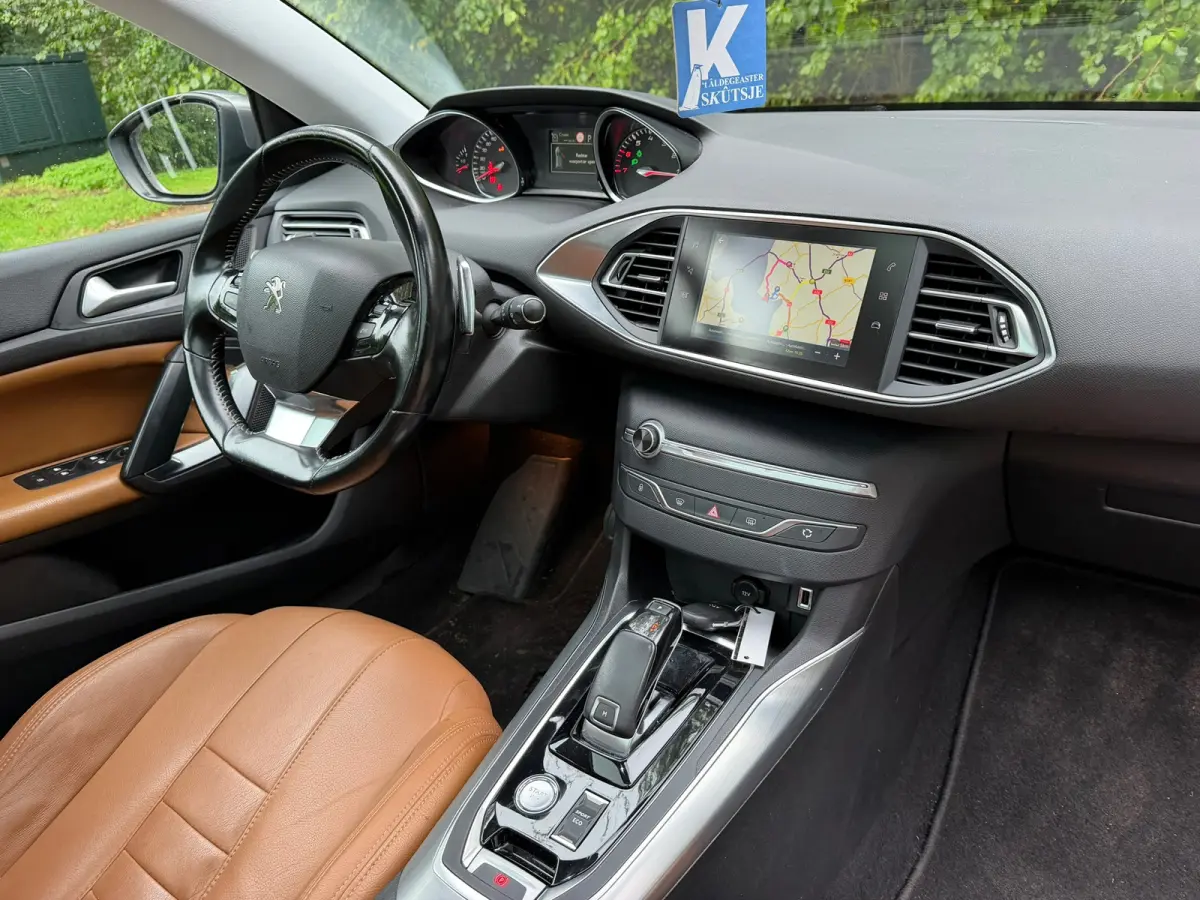 1.2 PureTech Blue Lease Premium | Cruise control + NAP + Leder Nu € 7.950,- !!!