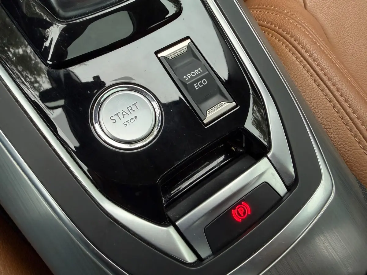 1.2 PureTech Blue Lease Premium | Cruise control + NAP + Leder Nu € 7.950,- !!!