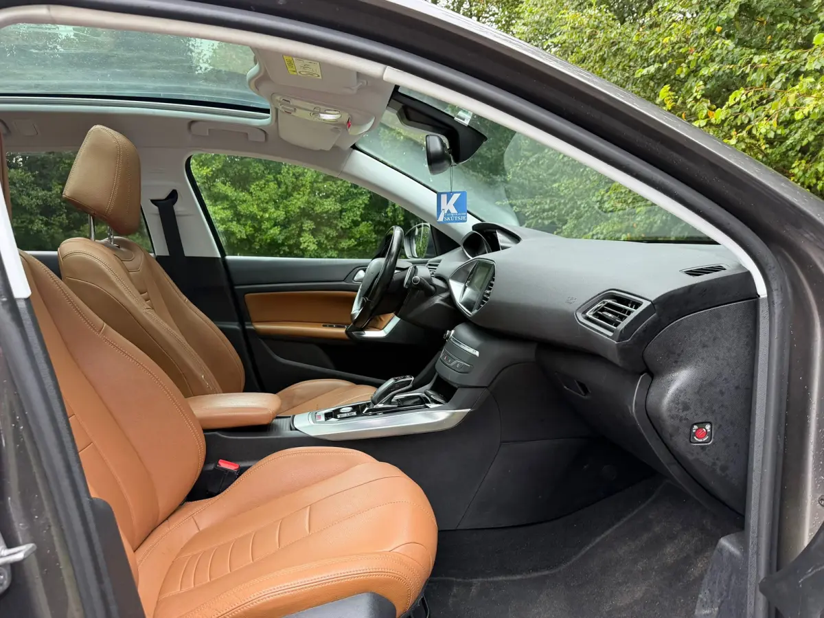 1.2 PureTech Blue Lease Premium | Cruise control + NAP + Leder Nu € 7.950,- !!!