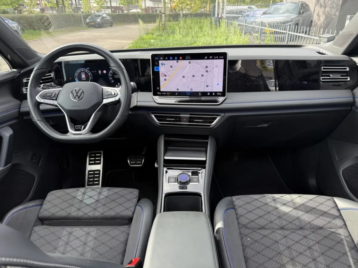 1.5 eTSI R-Line | Pano | Black pakket | 360 ° | Dealeronderhouden | NL auto