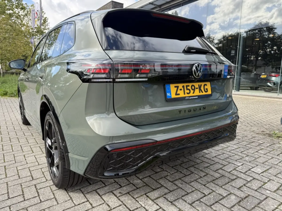 1.5 eTSI R-Line | Pano | Black pakket | 360 ° | Dealeronderhouden | NL auto