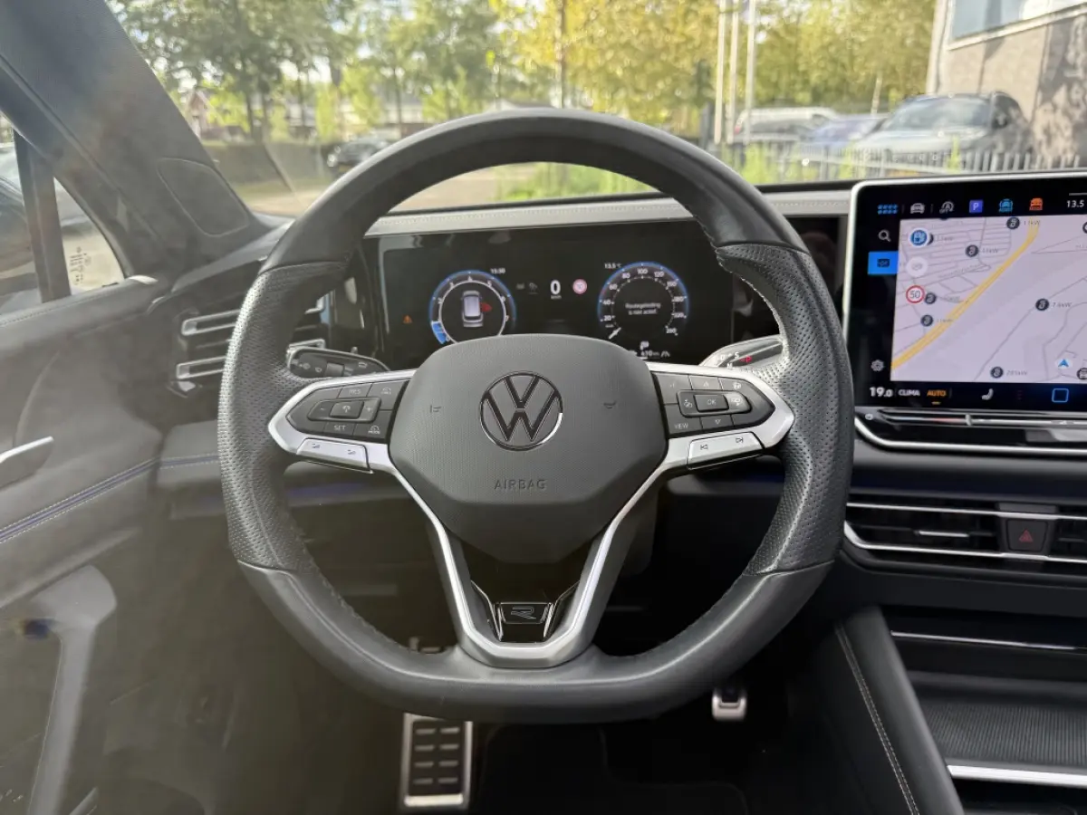 1.5 eTSI R-Line | Pano | Black pakket | 360 ° | Dealeronderhouden | NL auto
