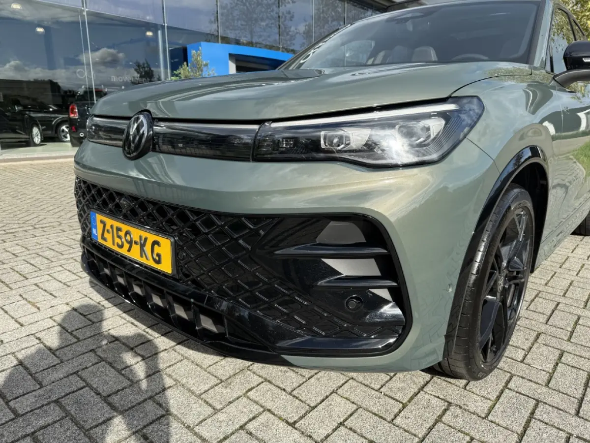 1.5 eTSI R-Line | Pano | Black pakket | 360 ° | Dealeronderhouden | NL auto