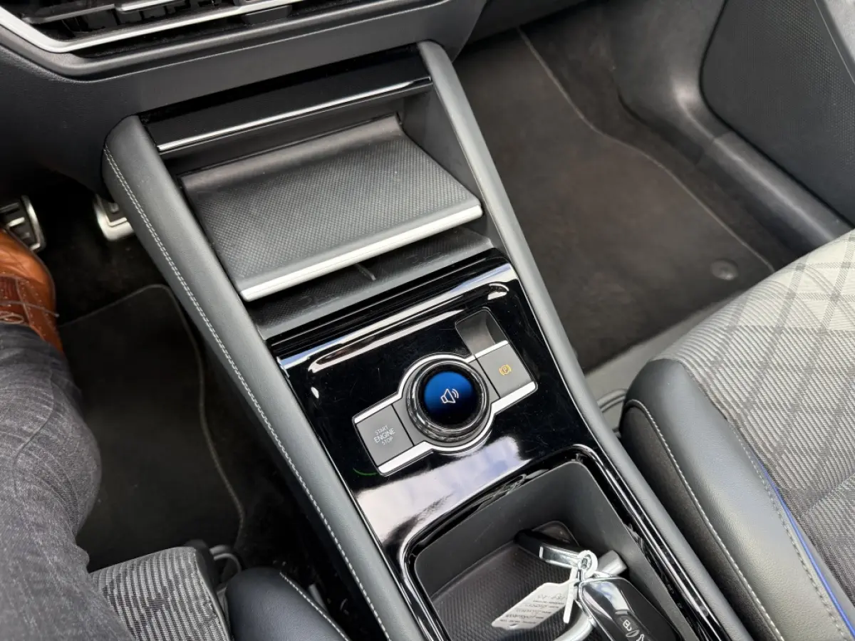 1.5 eTSI R-Line | Pano | Black pakket | 360 ° | Dealeronderhouden | NL auto
