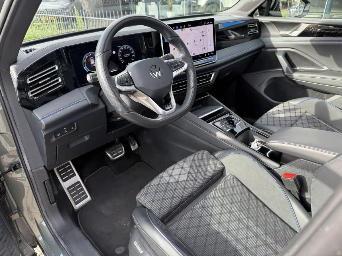 1.5 eTSI R-Line | Pano | Black pakket | 360 ° | Dealeronderhouden | NL auto