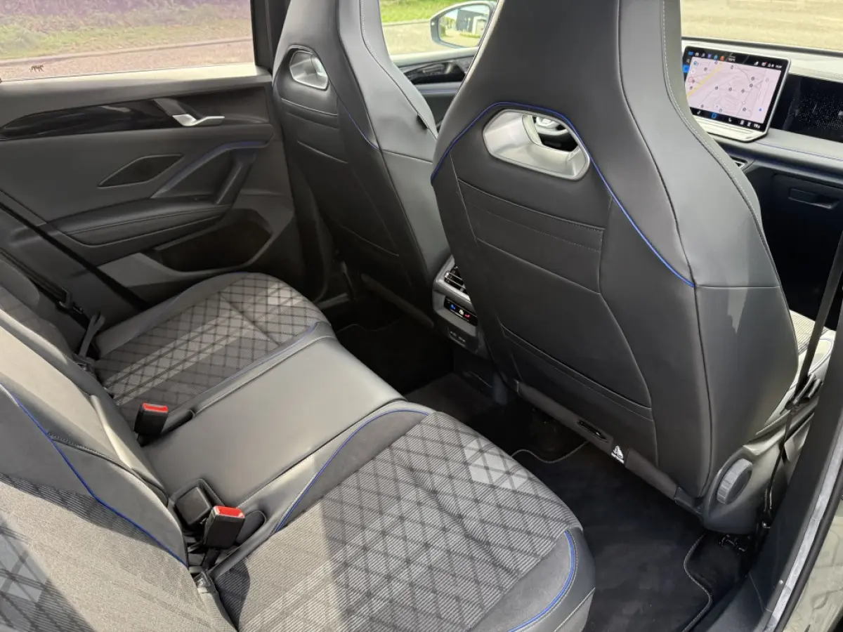 1.5 eTSI R-Line | Pano | Black pakket | 360 ° | Dealeronderhouden | NL auto